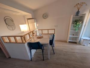 a dining room with a table and chairs at L'oiseau Bleu - Clim - Tout inclus - Terrasse in Aubagne +14 photos