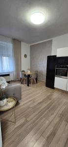 a living room with a couch and a table at Hradecký apartmán LUXURY in Hradec Králové