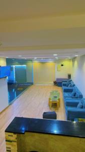 a large room with blue couches and a table at شاليهات واحة لافندر in Taif +8 photos