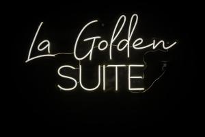 a sign that says a broken soul with a guitar at Golden Suite - Elegance - Private Spa Jacuzzi in Lens