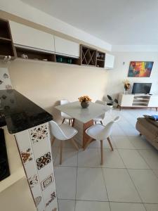 a kitchen and living room with a table and chairs at Apartamento Duplex vista mar Buzios in Nísia Floresta