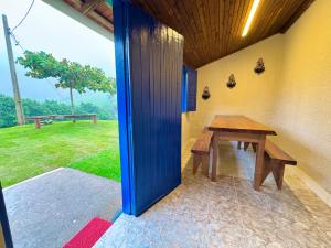 a wooden table sitting inside of a room with a window at Refúgio Boa Vista in Venda Nova do Imigrante