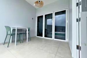 a white room with a table and a window at Santirome Studio 2 - Cozy Westpunt Escape for Two in Westpunt