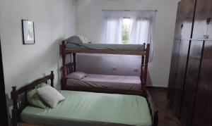 two bunk beds in a room with a window at Casona Estación Cabra Corral in Coronel Moldes