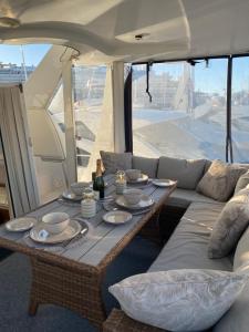 a living room with a couch and a table at Vilamoura -Boat in Quarteira