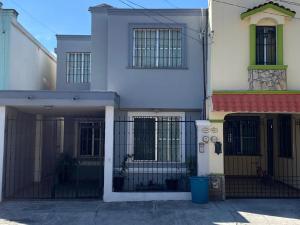 a white house with a gate in front of it at Casa Canaan in Monterrey