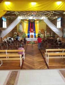 a aisle in a church with benches and a stage at Hotel CasaBlanca"Tablon de miraflores" in Cuenca