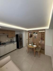 a kitchen with a table and a dining room at Aerobeach Apartments in Cartagena de Indias