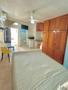 a kitchen with wooden cabinets and a table in it at PC 5 a 50 mts de la playa in Río San Juan