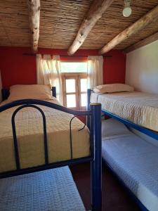 two bunk beds in a room with a window at Cabaña Terracota in Maimará
