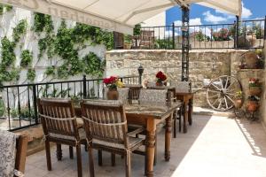 Balkón nebo terasa v ubytování Kemerhan Cave Suites