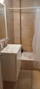 a bathroom with a sink and a bath tub at Casa Sofía in Paraná