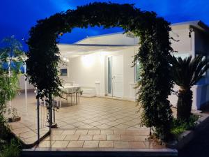 an arch over a patio at night at DolceApulia Country House in Conversano