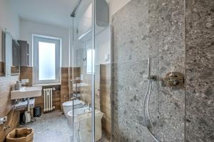 a bathroom with a glass shower and a toilet at Starkeeper Apartment - Happy Rentals in Pragelato