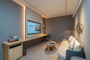 Orange Hotel Zhuhai Lovers' Road Sun and Moon Shell Sea View, Чжухай ...