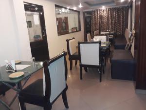 Hotel Sarthak的休息区