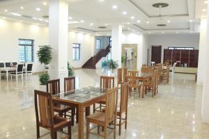 a dining room with tables and chairs and a staircase at Nice's Hotel Ninh Binh in Ða Gia