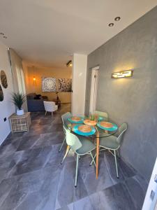 a dining room with a table and chairs at Luxury Queen Mountian in Eilat