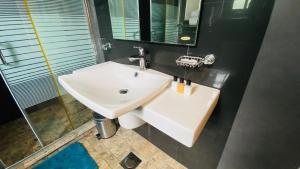 a bathroom with a white sink and a mirror at Villa Mistora in Kandy +10 photos