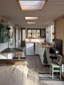 a kitchen with a table in a tiny house at Tiny house close to Copenhagen in Nybølle