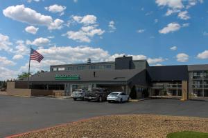 a building with a truck parked in a parking lot at The Kendrick Hotel, an Ascend Collection Hotel in Flagstaff