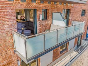 an image of a balcony in a brick building at Lütt Haven in Barth