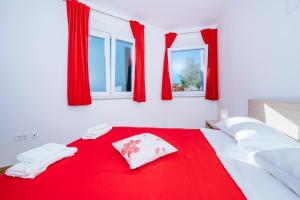 Łóżko lub łóżka w pokoju w obiekcie Rainbow apartments