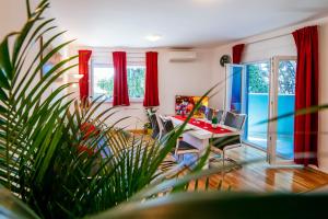 Część wypoczynkowa w obiekcie Rainbow apartments