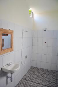 Kopalnica v nastanitvi Mini Tiga Homestay