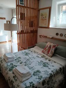 a bedroom with a bed with towels on it at Umbria Valnerina , Il TARTUFFO, sulla via di Francesco in Scheggino +40 photos