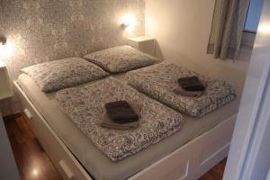 a bedroom with two beds with hats on them at Ferienwohnung Ortlieb Laboe in Laboe