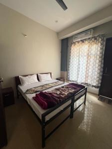 a bedroom with a bed in a room with a window at Vansh Residency Couple Friendly Near Rajiv Chowk Gurgaon in Gurgaon