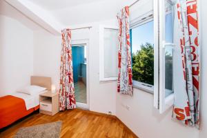 Łóżko lub łóżka w pokoju w obiekcie Rainbow apartments
