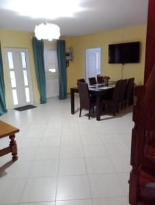 a dining room with a table and chairs at Vila Sabo in Sîntioana