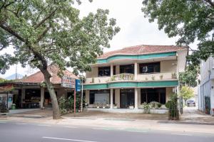an old building on the corner of a street at Rehat at Hotel Kurnia Karapitan in Bandung