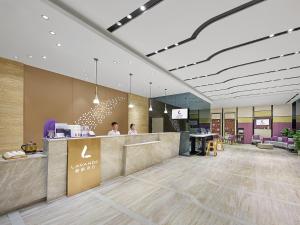 a rendering of a waiting area in an office lobby at Lavande International Hotel Guangzhou Baiyun International Airport Renhe Metro Station Branch - Free Shuttle Bus to Guangzhou Baiyun International Airport in Guangzhou