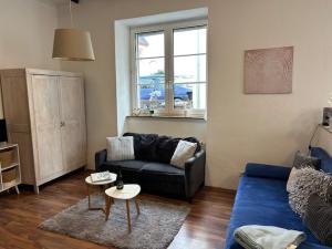 a living room with a blue couch and a table at Rheingold inklusive einer Flasche Sekt in Koblenz +38 photos