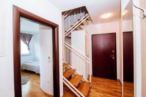 Łóżko lub łóżka w pokoju w obiekcie Rainbow apartments