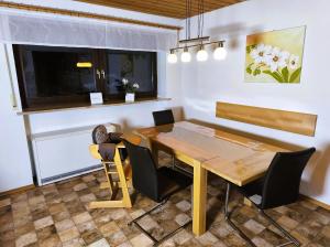 a dining room with a wooden table and chairs at Ferienwohnung Seidl in Waffenbrunn