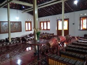 Istumisnurk majutusasutuses Omah Pitoe Yogya Homestay