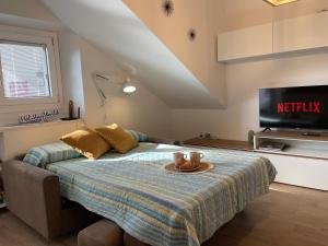 a bedroom with a bed with a tv on it at Casa Marì by Holiday World in Sulzano