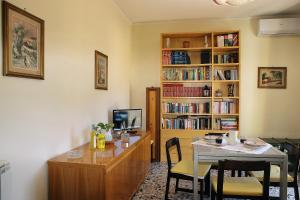 a living room with a table and a book shelf at VicoStay di Casa Stella in Vico Equense