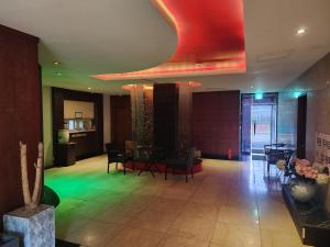 a lobby with a table and chairs in a building at 레미니스호텔 in Dongtan