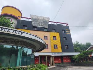 a building with a sign on top of it at 레미니스호텔 in Dongtan