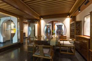 a dining room with a table and chairs at 见天会馆 in Lijiang