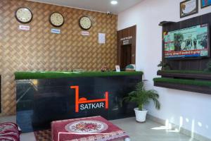 a store with clocks on the wall and a table at Hotel satkar in Parāsia
