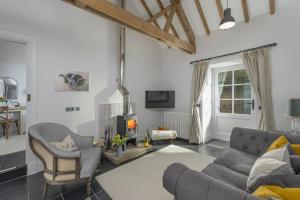 a living room with a couch and a fireplace at 1 Bed in Lowick oc-coq44 in Holburn