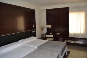 Postel nebo postele na pokoji v ubytování Hotel Ceuta Puerta de Africa