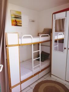 a room with two bunk beds and a mirror at Appartement Golf et Océan in Moliets-et-Maa +22 photos