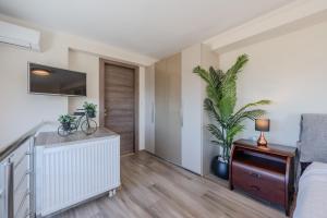 a bedroom with a bed and a desk with a plant at Villa Saktouris in Saktoúria